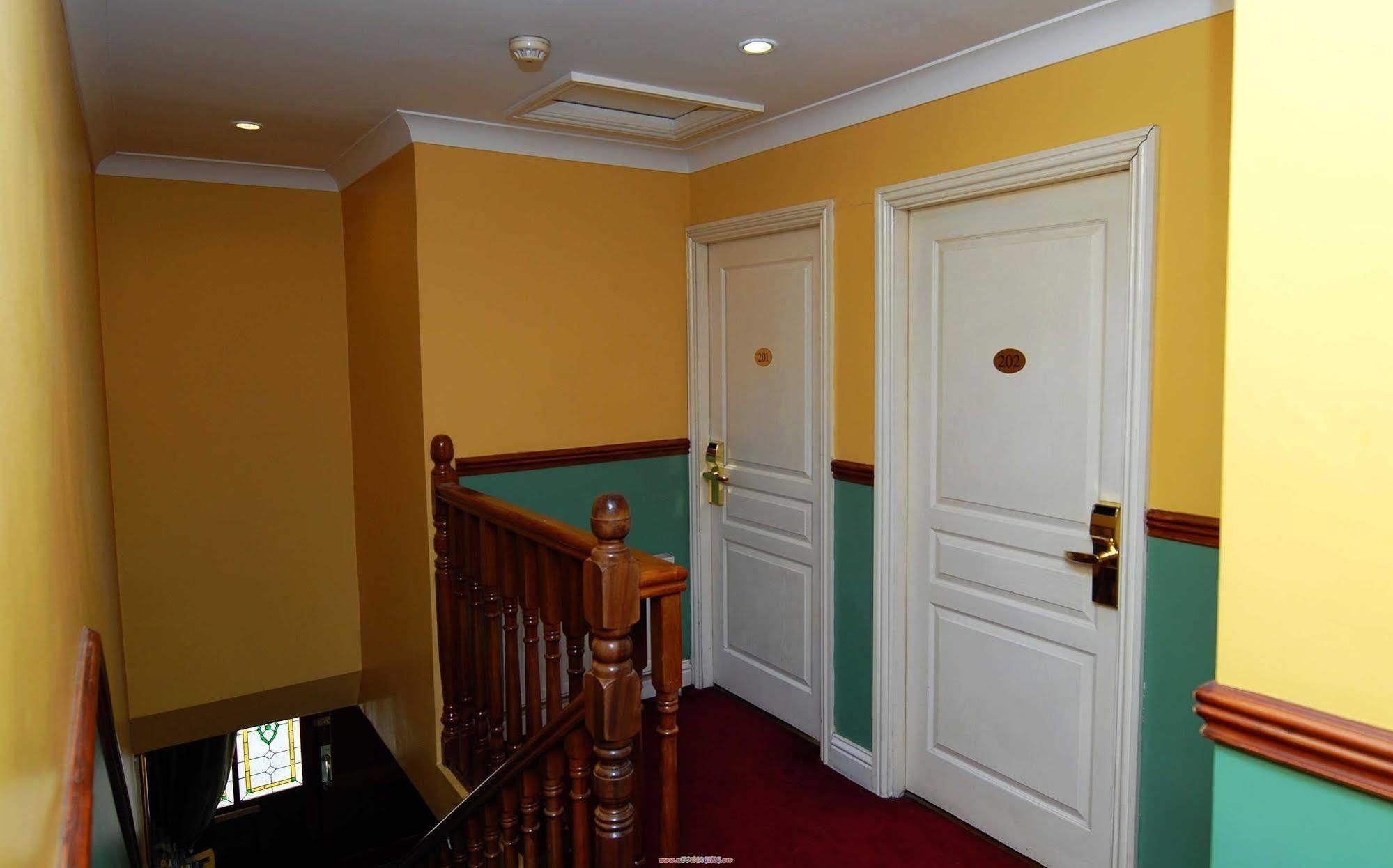 Palmerstown Lodge Dublin Eksteriør bilde